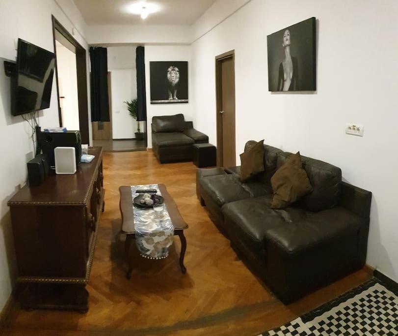 Old Town Bliss Apartment บูคาเรสต์ ภายนอก รูปภาพ