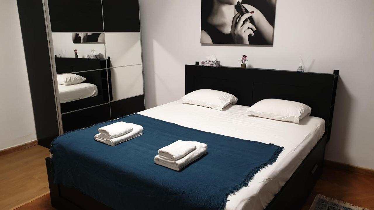 Old Town Bliss Apartment บูคาเรสต์ ภายนอก รูปภาพ