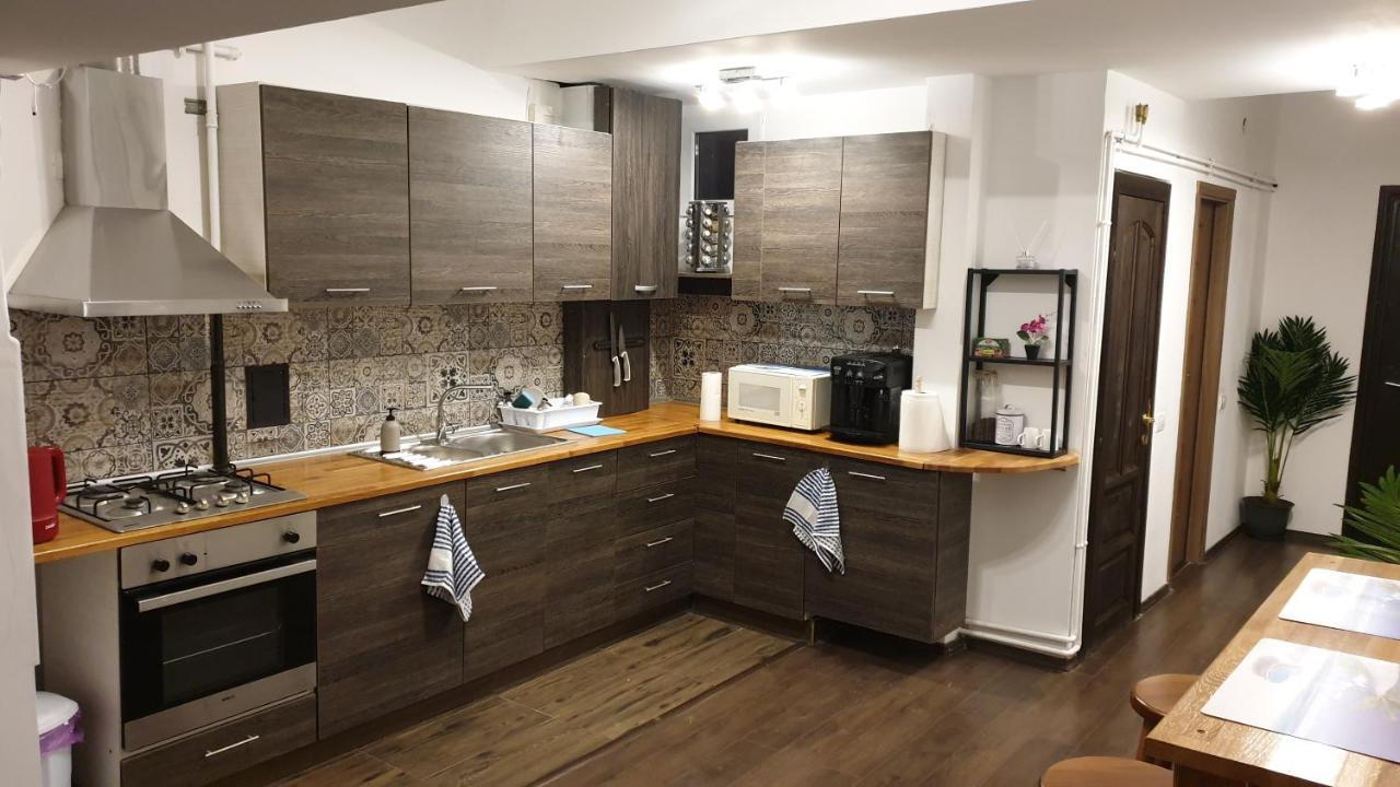 Old Town Bliss Apartment บูคาเรสต์ ภายนอก รูปภาพ